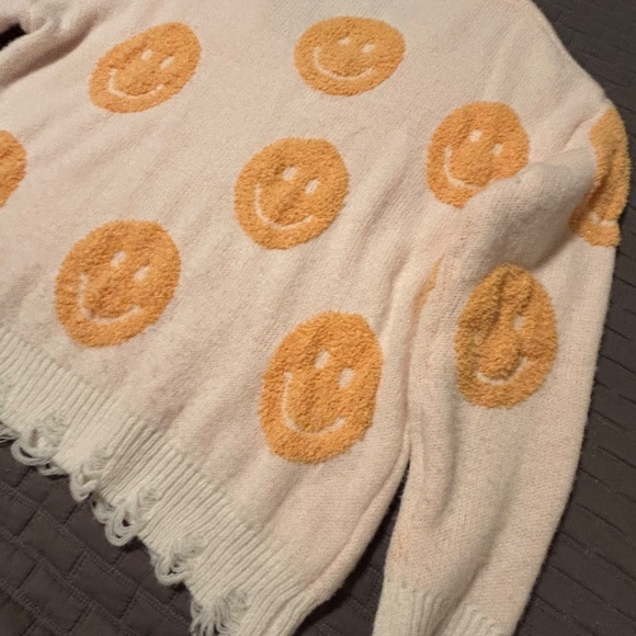 Altar’d State- Women's Distressed Smiley Sweater-L - Picture 6 of 8